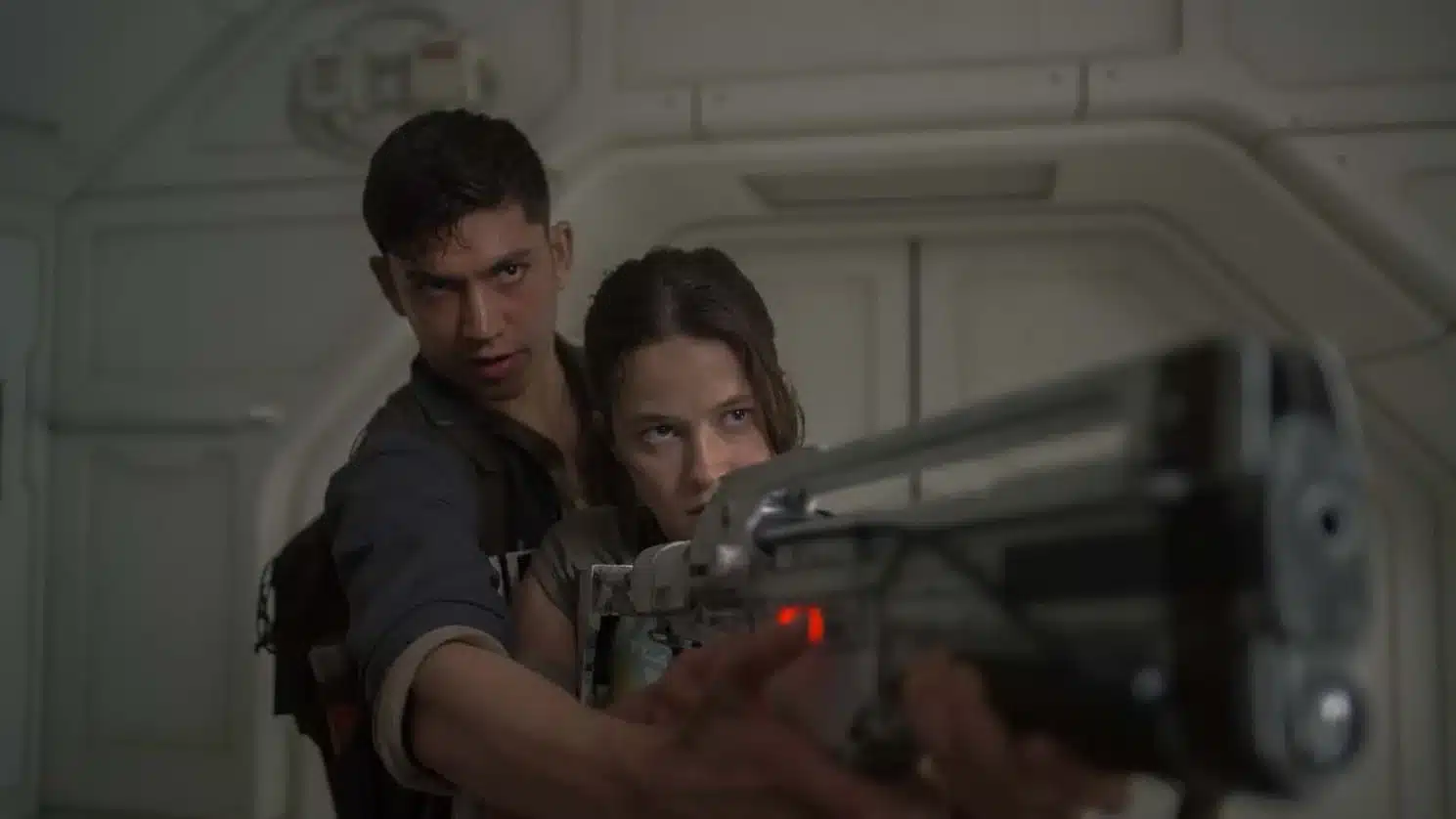 photo alien romulus avec Cailee Spaeny et Archie Renaux