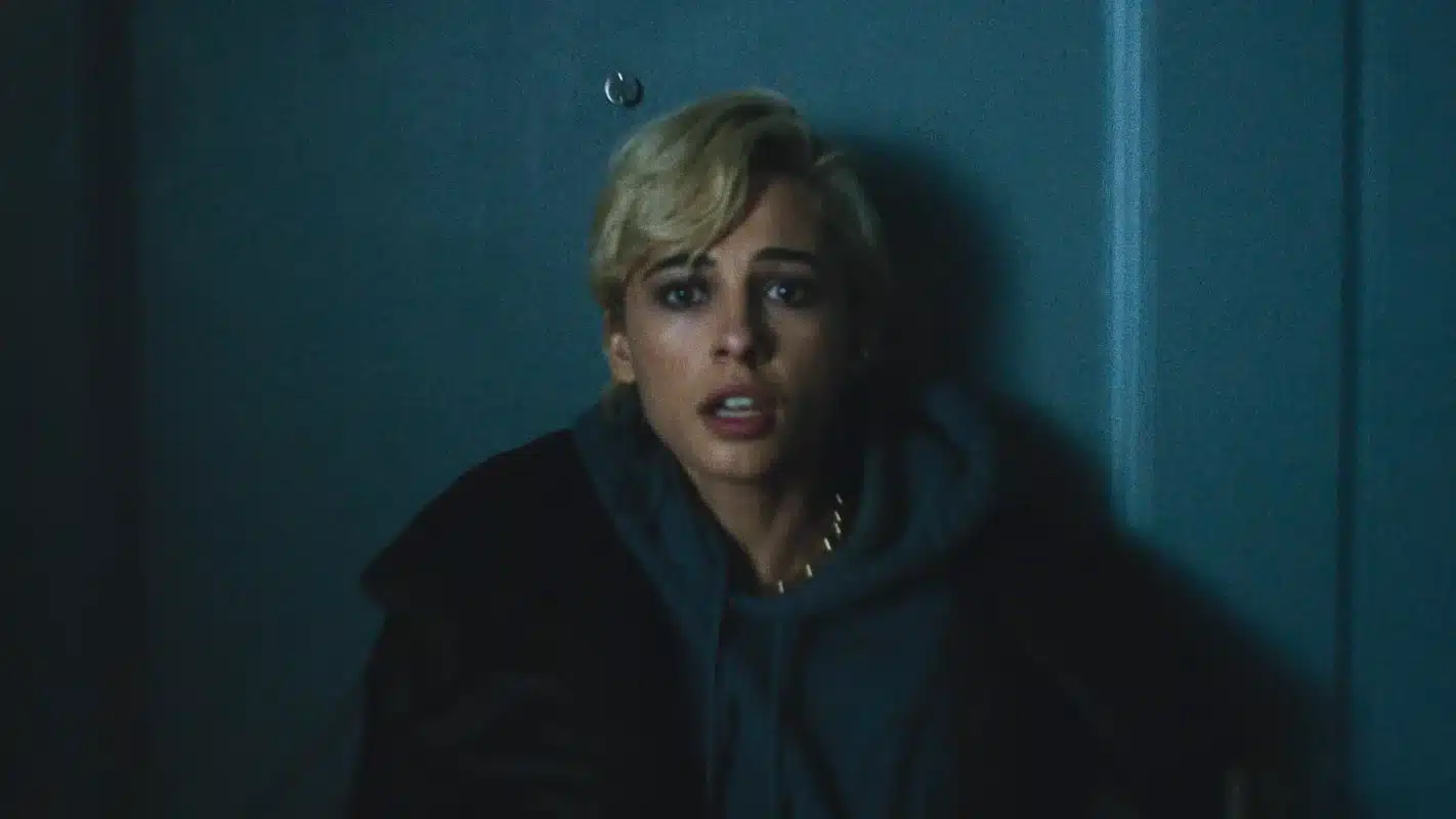 photo smile 2 de Parker Finn avec Naomi Scott