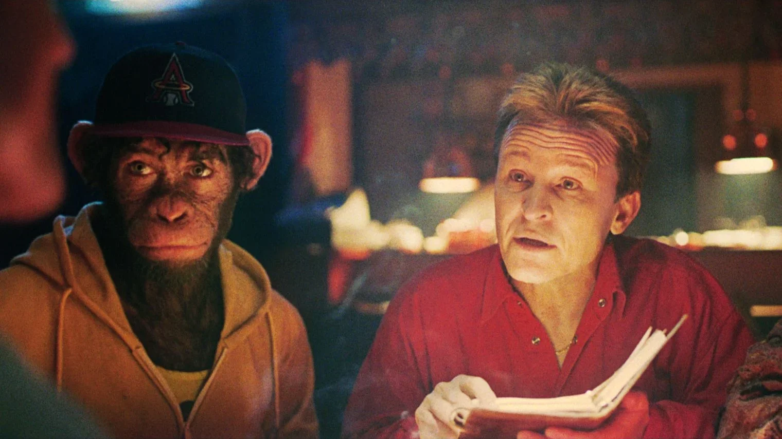 photo better man film de Michael Gracey avec Robbie Williams, Jonno Davies, Steve Pemberton