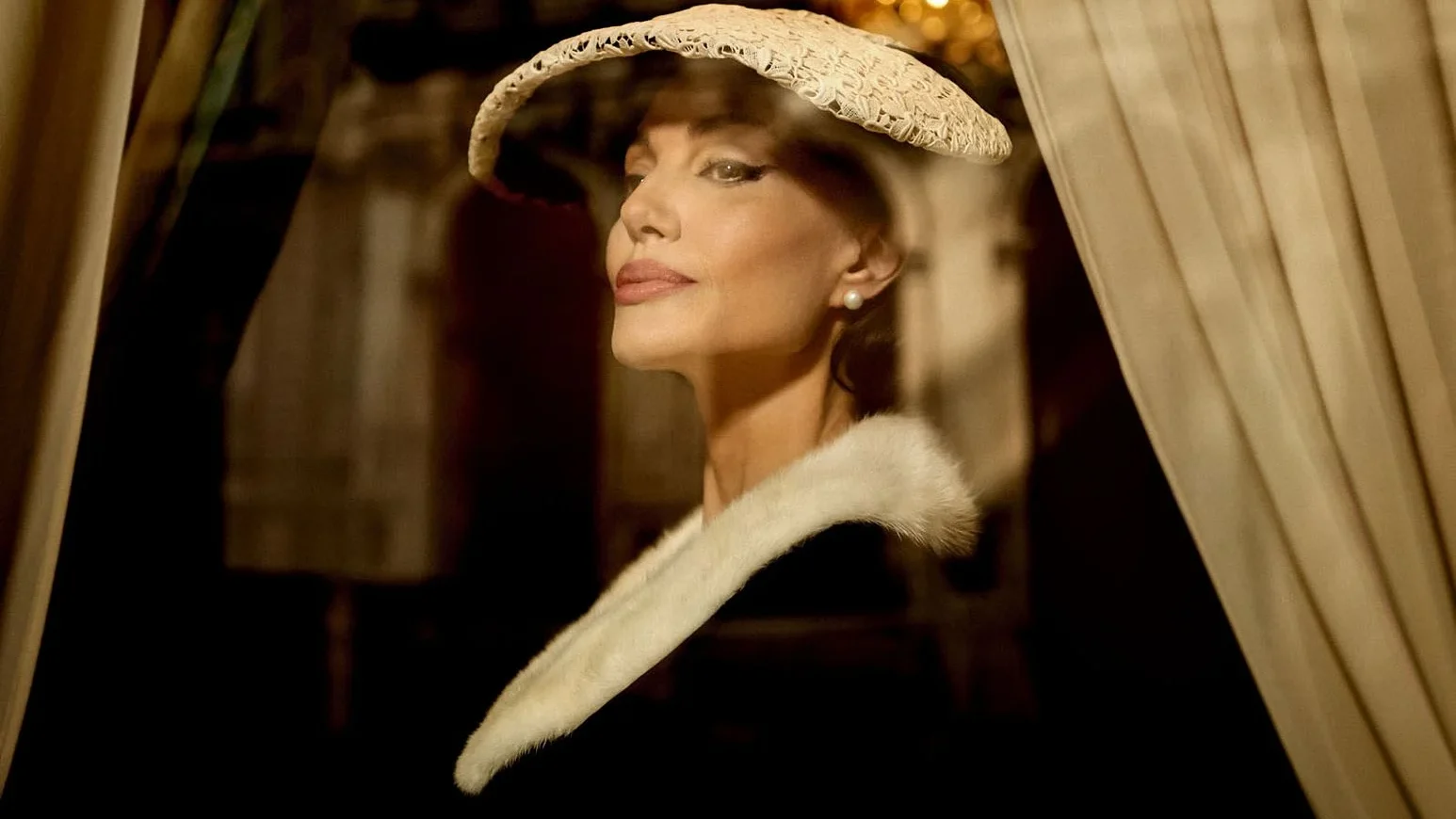photo film maria de Pablo Larraín avec Angelina Jolie, Pierfrancesco Favino, Alba Rohrwacher