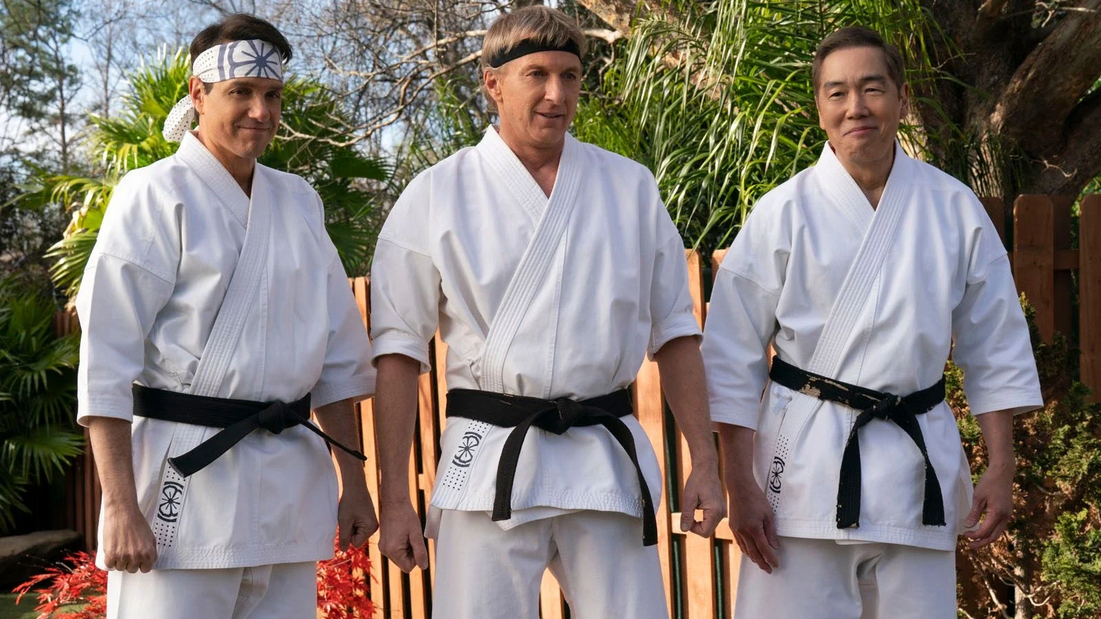 photo cobra kai saison 6 avec Ralph Macchio, William Zabka, Courtney Henggeler, Tanner Buchanan, Mary Mouser, Aedin Mincks, Jacob Bertrand, Peyton List (II), Xolo Maridueña, Griffin Santopietro, Khalil Everage, Gianni DeCenzo, Owen Morgan, Nathaniel Oh, Yuji Okumoto