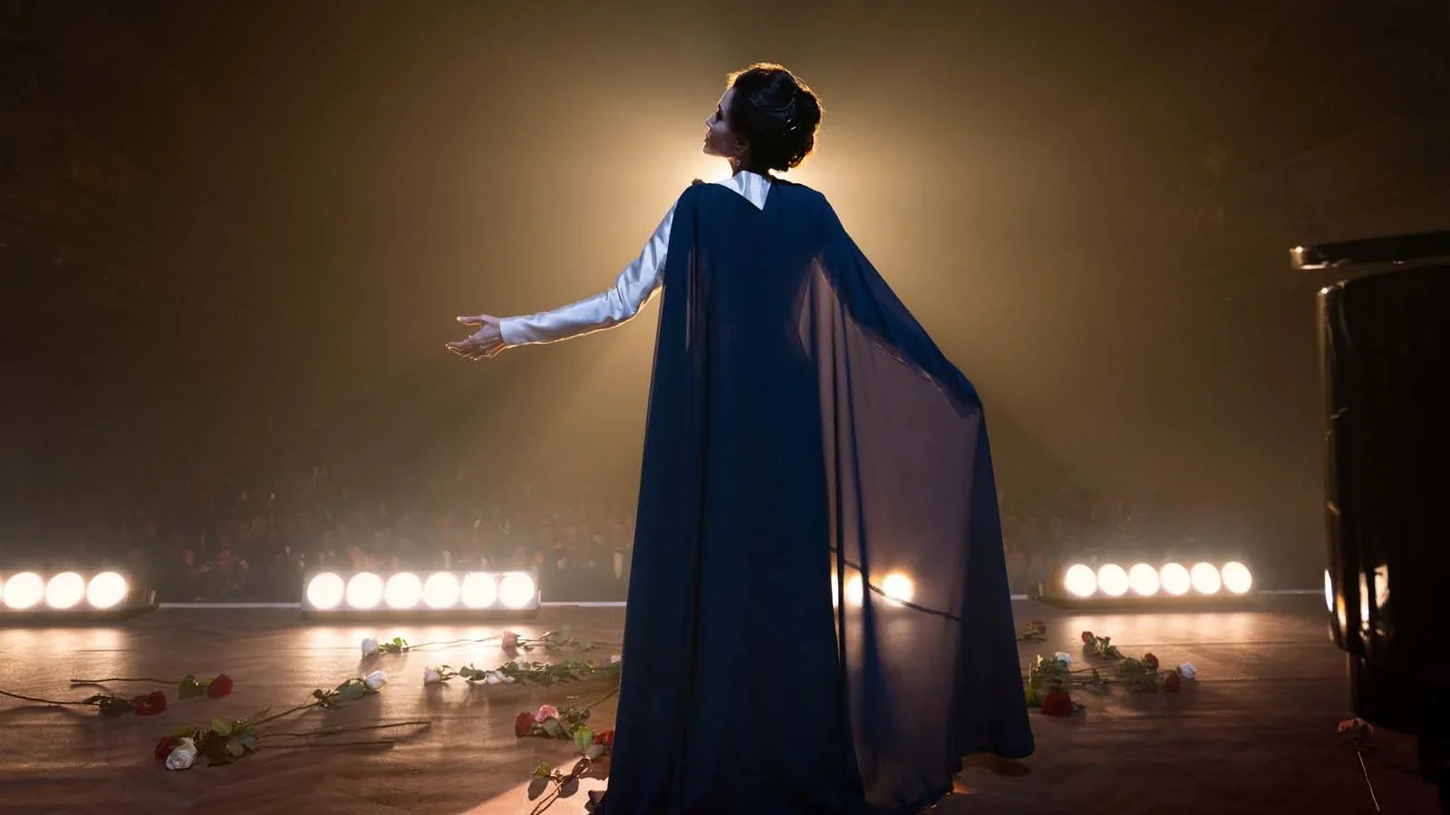 photo film maria de Pablo Larraín avec Angelina Jolie, Pierfrancesco Favino, Alba Rohrwacher