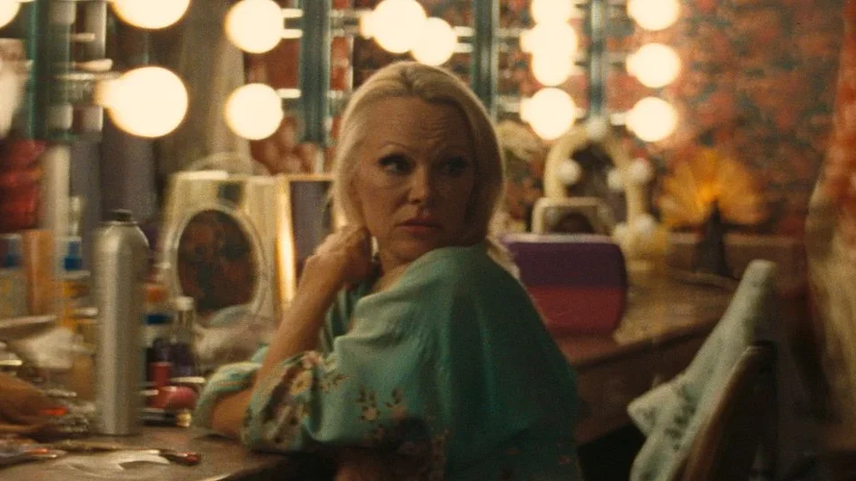 photo the last showgirl de Gia Coppola avec Pamela Anderson, Dave Bautista, Jamie Lee Curtis, Kiernan Shipka, Brenda Song, Billie Lourd