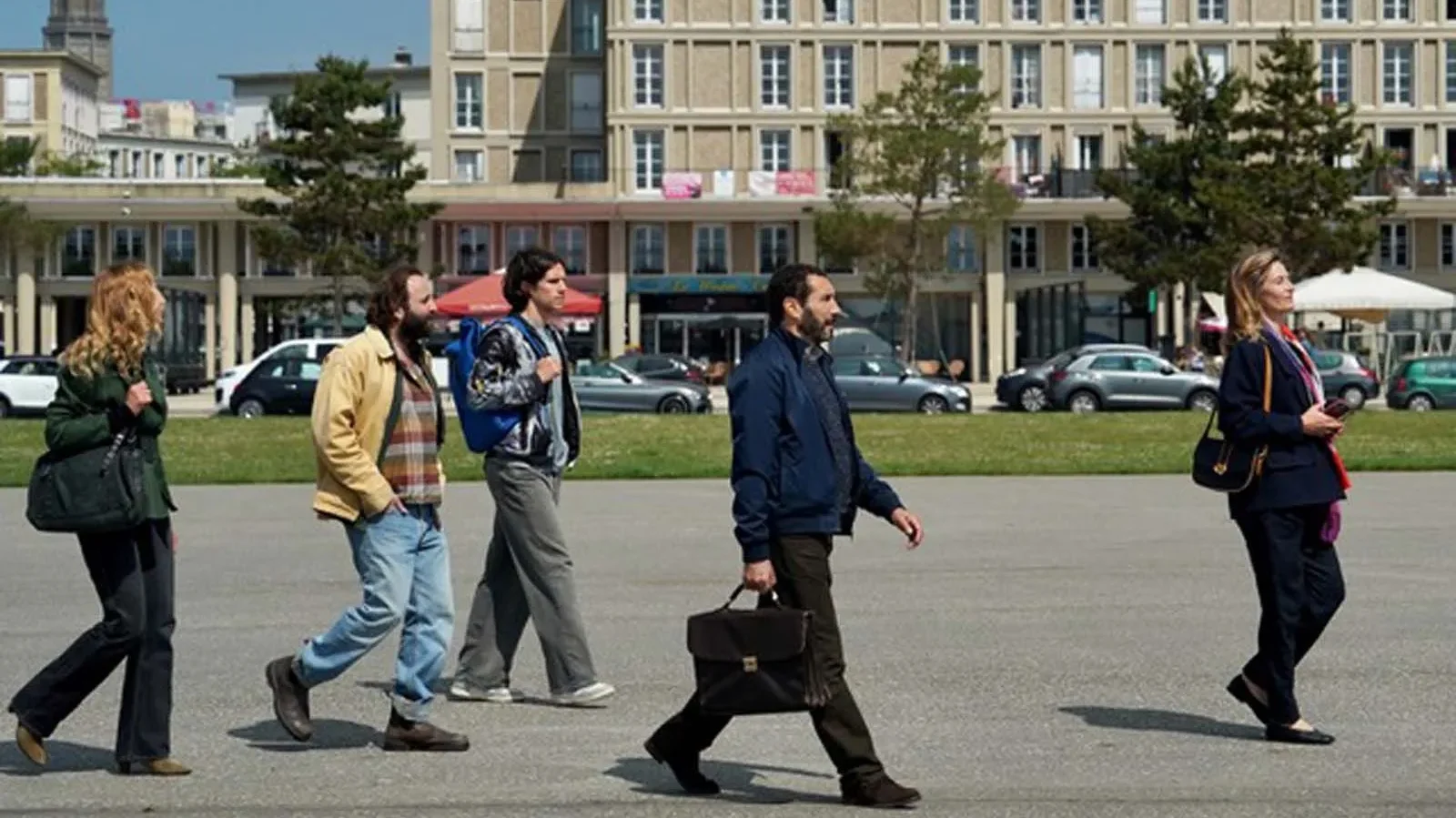 photo la venue de l'avenir réalisé par Cédric Klapisch avec Suzanne Lindon, Abraham Wapler, Vincent Macaigne, Julia Piaton, Zinedine Soualem, Cécile de France