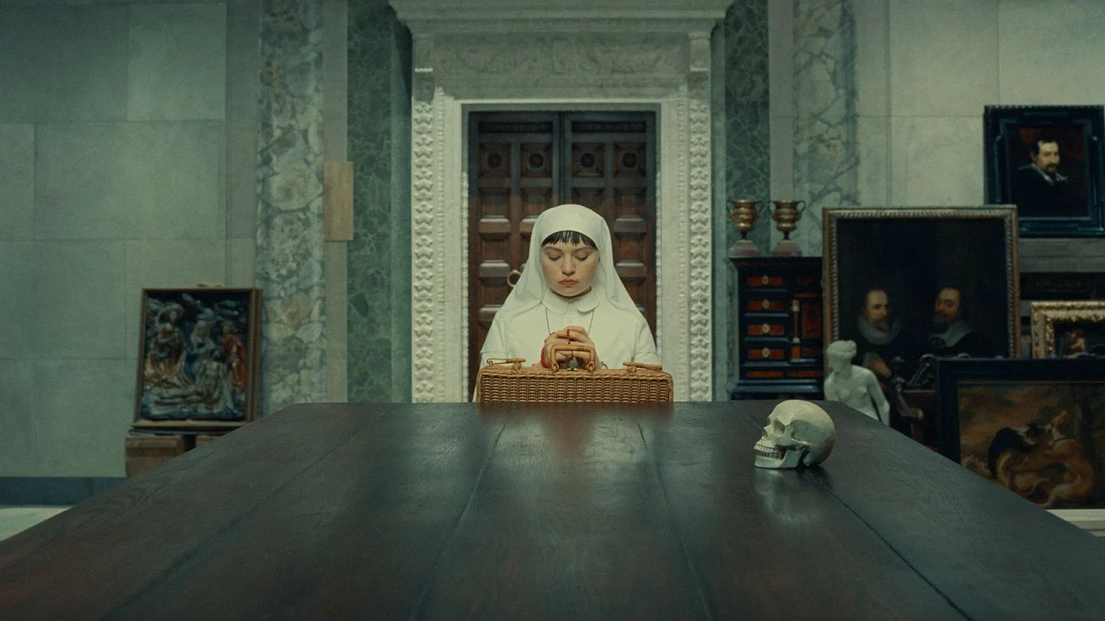 photo the Phoenician scheme réalisé par Wes Anderson avec Benicio Del Toro, Mia Threapleton, Michael Cera, Riz Ahmed, Tom Hanks, Bryan Cranston, Mathieu Amalric, Richard Ayoade, Scarlett Johansson, Benedict Cumberbatch